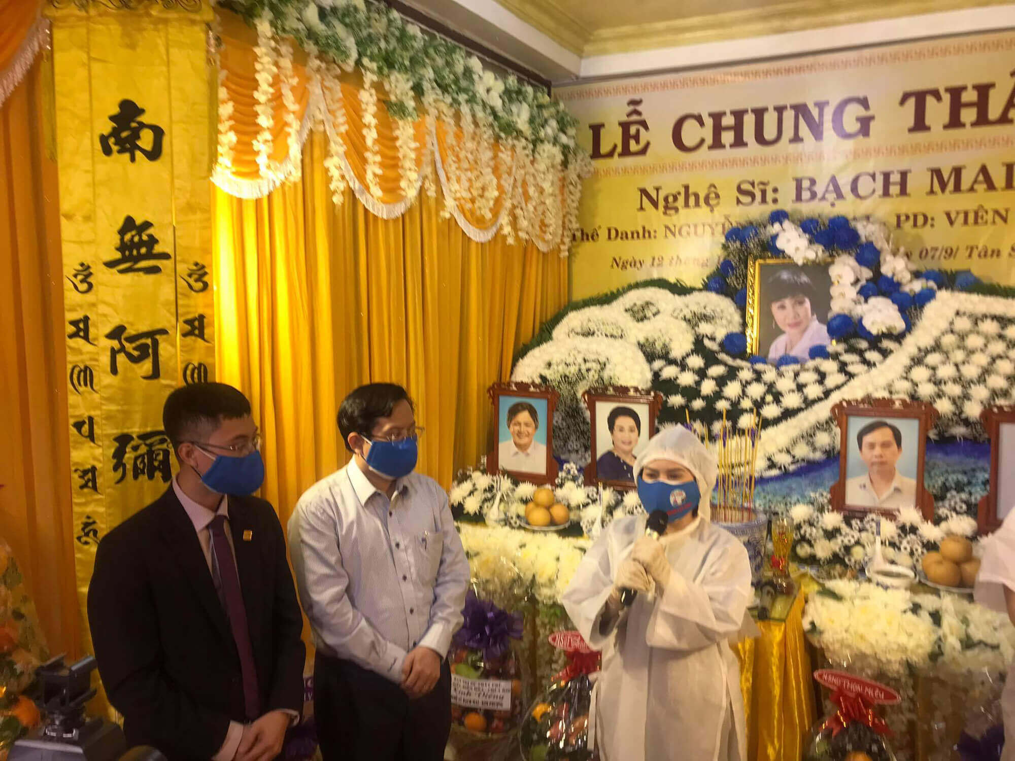 "Mai Vàng nhân ái" thăm gia đình 5 nghệ sĩ qua đời trong đợt dịch Covid-19 4 Mai Vàng nhân ái thăm gia đình 5 nghệ sĩ qua đời trong đợt dịch Covid-19 - Ảnh 3.